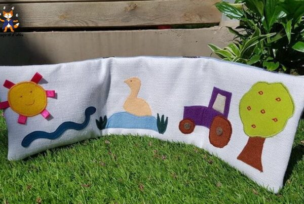 coudre un appliqué sur livre d eveil de cape et d idees 750px